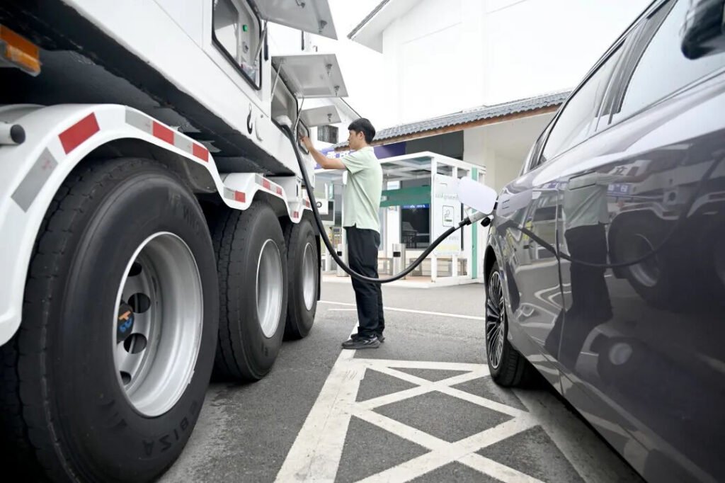 Beyond Waiting: Mobile Energy Storage as Global Emergency Power Core